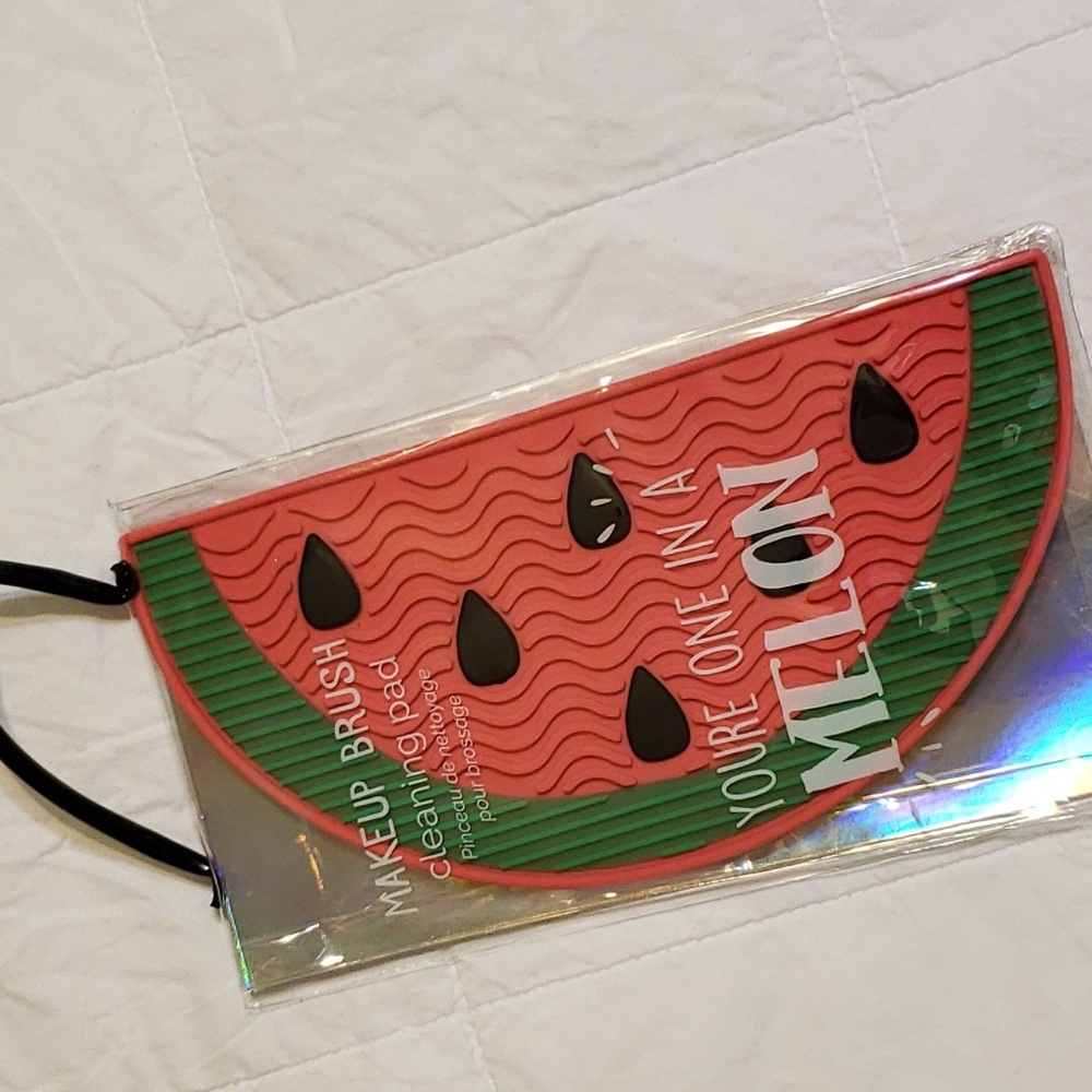 Bella beauty makeup brush cleaning pad